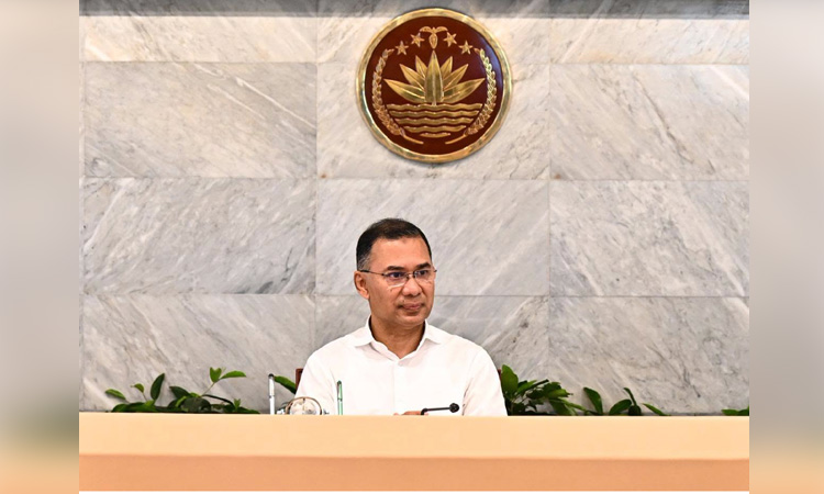 বন্ধ ও লোকসানি রাষ্ট্রায়ত্ত কারখানা পুনরুজ্জীবনে বিনিয়োগকারীদের সব ধরনের সহায়তার আশ্বাস প্রধানমন্ত্রীর আজ রাজধানীর তেজগাঁওয়ে প্রধানমন্ত্রীর কার্যালয়ে দেশি-বিদেশি বিনিয়োগকারীদের জন্য আয়োজিত রোডশোতে ব্যবসায়ী নেতাদের উদ্দেশে বক্তব্য দেন প্রধানমন্ত্রী তারেক রহমান। ছবি : পিএমও