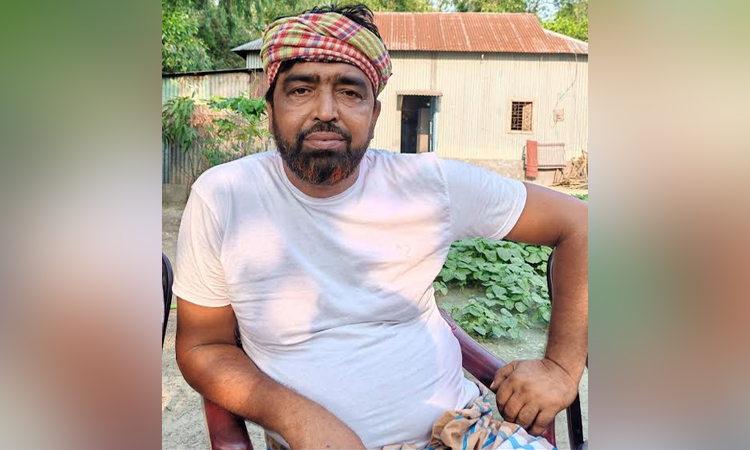 প্রধানমন্ত্রীর নিকট থেকে ‘কৃষক কার্ড’ নেয়া সেই কৃষক আর নেই টাঙ্গাইলের ভাইরাল কৃষক কবির হোসেন। ছবি: বাসস