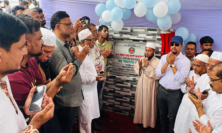 দীর্ঘদিন ধরে অবহেলিত সড়কের উন্নয়নে কাজ করা হচ্ছে : চসিক মেয়র