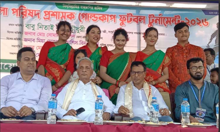 ঝিনাইদহে জেলা পরিষদ গোল্ডকাপ ফুটবল টুর্নামেন্ট শুরু শুক্রবার বিকেল তিনটায় সংস্কৃিত মন্ত্রী নিতাই রায় চৌধুরী টুর্নামেন্টের উদ্বোধন করেন। ছবি: বাসস