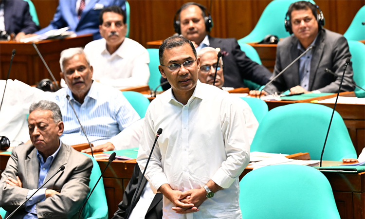 বিদেশ সফরে দেশের মানুষের স্বার্থ রক্ষার চেষ্টা করেছি : প্রধানমন্ত্রী প্রধানমন্ত্রী তারেক রহমান শনিবার ত্রয়োদশ জাতীয় সংসদে কথা বলেন। ছবি: পিএমও