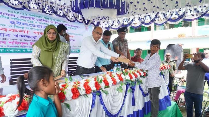 পূর্বধলায় জেলা প্রশাসকের সরকারি দফতর পরিদর্শন ও মতবিনিময়