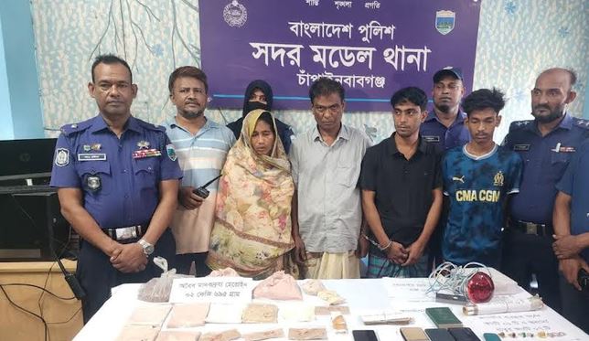 চাঁপাইনবাবগঞ্জে আড়াই কেজি হেরোইনসহ একই পরিবারের ৪ জন আটক ছবি : সংগৃহীত বাসস