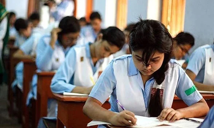 বৈরী আবহাওয়ার কারণে চট্টগ্রাম, কক্সবাজার ও রাঙ্গামাটি জেলায় কালকের এইচএসসি ও সমমানের পরীক্ষা স্থগিত ছবি : সংগৃহীত বাসস
