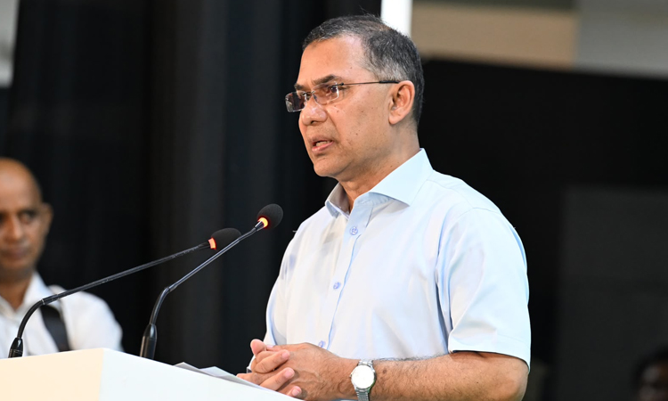 মানবিক দৃষ্টিভঙ্গি ও সঠিক চিকিৎসাই স্বাস্থ্যসেবার ওপর মানুষের আস্থা ফেরাতে পারে : প্রধানমন্ত্রী আজ দুপুরে ঢাকা মেডিকেল কলেজের ৮১তম প্রতিষ্ঠাবার্ষিকী উপলক্ষে আয়োজিত মতবিনিময় সভায় প্রধান অতিথির বক্তব্য দেন প্রধানমন্ত্রী তারেক রহমান। ছবি : পিএমও