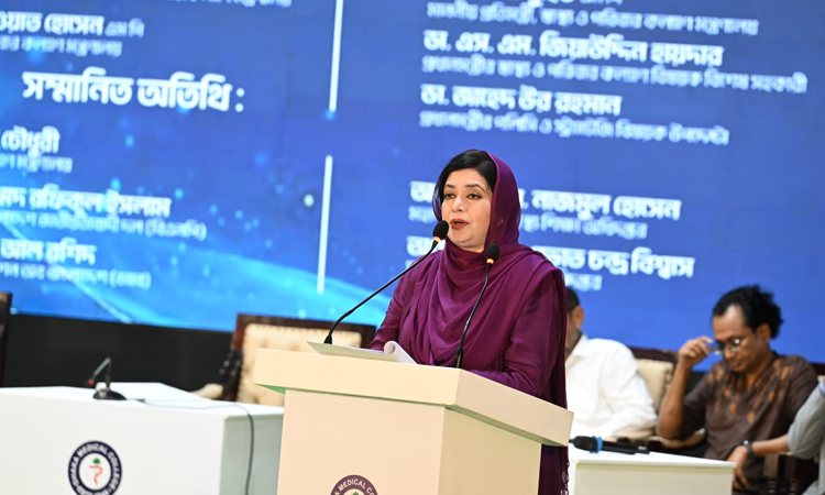 ঢামেক হাসপাতালকে মানবিক নেতৃত্বের নতুন প্রতিষ্ঠান হিসেবে গড়ার আহ্বান ডা. জুবাইদা রহমানের আজ দুপুরে ঢাকা মেডিকেল কলেজের (ঢামেক) ৮১তম প্রতিষ্ঠাবার্ষিকী উপলক্ষ্যে কলেজ অডিটোরিয়ামে আয়োজিত মতবিনিময় সভায় বিশেষ অতিথির বক্তব্য দেন জিয়াউর রহমান ফাউন্ডেশনের ভাইস চেয়ারম্যান ডা. জুবাইদা রহমান। ছবি : পিএমও
