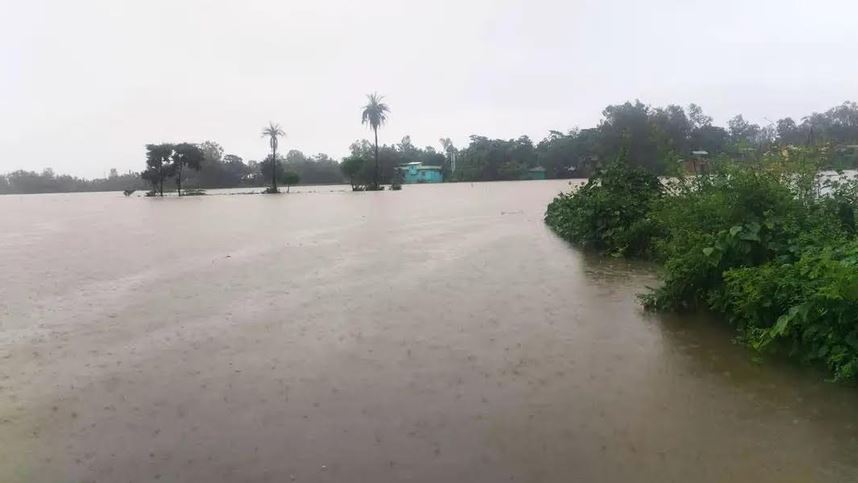 বন্যায় চট্টগ্রামে ৩৪৪ শিক্ষাপ্রতিষ্ঠান, প্রায় ৮০ হাজার ঘরবাড়ি ক্ষতিগ্রস্ত ছবি : সংগৃহীত বাসস
