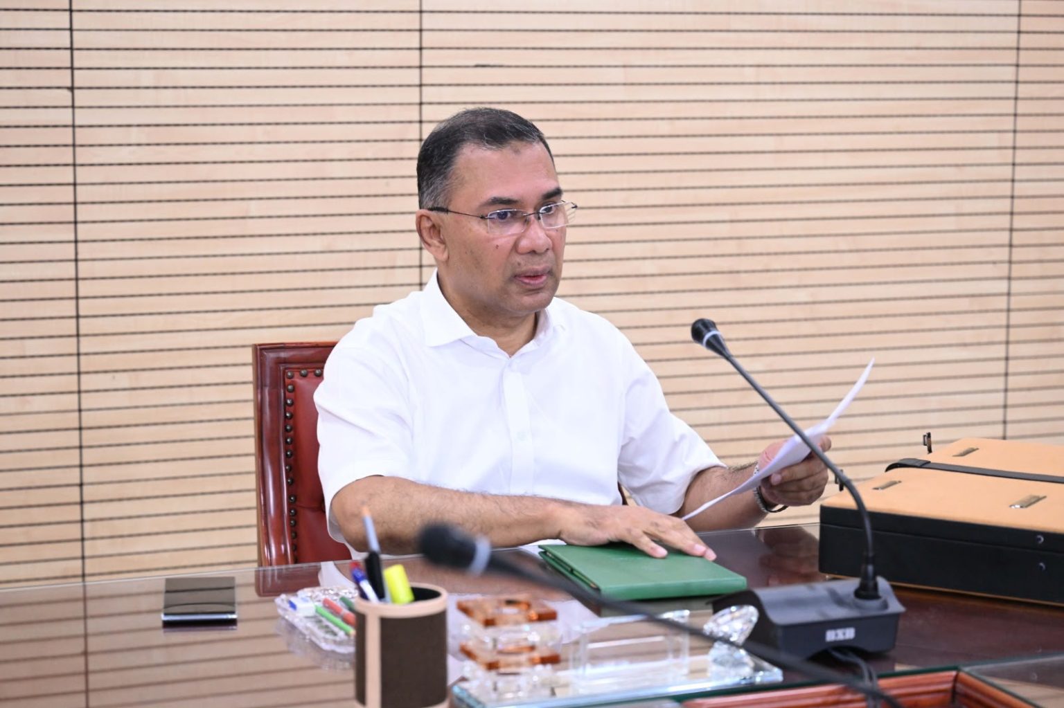 বৃহস্পতিবার বাংলাদেশ সচিবালয়ের জনপ্রশাসন সভাকক্ষে প্রধানমন্ত্রী তারেক রহমানের সভাপতিত্বে মন্ত্রিপরিষদের বৈঠক অনুষ্ঠিত। ছবি : পিএমও