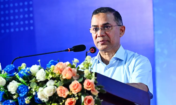 জ্বালানি সংকট মোকাবিলায় সরকার সর্বোচ্চ চেষ্টা চালিয়ে যাচ্ছে: প্রধানমন্ত্রী প্রধানমন্ত্রী তারেক রহমান আজ জাতীয় সংসদের এলডি হলে ডক্টরস এসোসিয়েশন অব বাংলাদেশ (ড্যাব)-এর ৩৭তম প্রতিষ্ঠাবার্ষিকী উপলক্ষে আয়োজিত চিকিৎসক সমাবেশে বক্তব্য দেন। ছবি : পিএমও