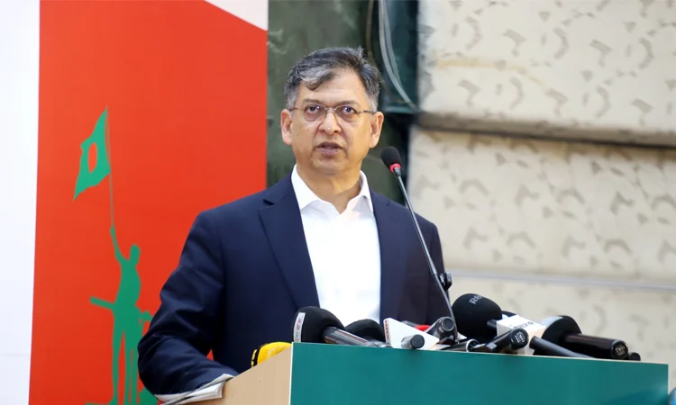 গণঅভ্যুত্থান আকস্মিক ঘটনা নয়, ১৭ বছরের আন্দোলনের ফসল: স্বরাষ্ট্রমন্ত্রী স্বরাষ্ট্রমন্ত্রী সালাহউদ্দিন আহমদ শনিবার ঢাকা বিশ্ববিদ্যালয়ের নবাব নওয়াব আলী চৌধুরী সিনেট ভবনে জুলাই গণঅভ্যুত্থান ২০২৪-এর দ্বিতীয় বর্ষপূর্তি উপলক্ষে আয়োজিত আলোচনা সভায় প্রধান অতিথির বক্তব্য দেন। ছবি: বাসস
