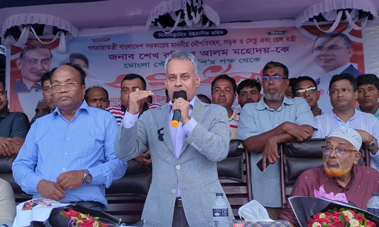বিদ্যুৎ উৎপাদনের লক্ষ্যে মোংলা বন্দরের আকরাম পয়েন্টে এলএনজি স্টেশন করা হবে : নৌপরিবহন মন্ত্রী নৌপরিবহন, সড়ক ও সেতু এবং রেল মন্ত্রী শেখ রবিউল আলম রোববার মোংলার স্থায়ী বন্দর বাস স্ট্যান্ডে এক সংবর্ধনা অনুষ্ঠানে প্রধান অতিথির বক্তব্য রাখেন। ছবি: বাসস