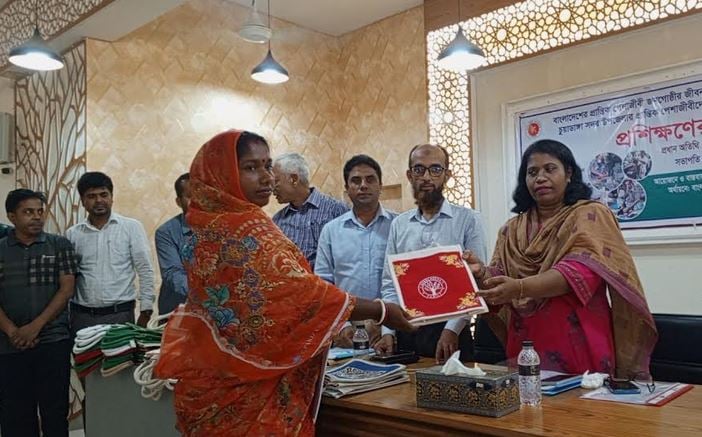 চুয়াডাঙ্গায় প্রান্তিক পেশাজীবীদের সফট স্কিল প্রশিক্ষণ