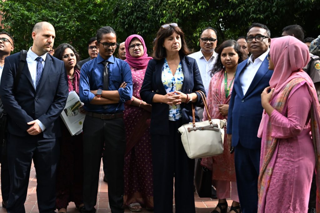 জুলাই গণঅভ্যুত্থান স্মৃতি জাদুঘর পরিদর্শন করলেন আইপিইউ মহাসচিব অ্যান্ডা ফিলিপ আইপিইউ মহাসচিব অ্যান্ডা ফিলিপ তার নেতৃত্বাধীন প্রতিনিধি দলসহ আজ ঢাকার শেরে বাংলা নগরে অবস্থিত জুলাই গণঅভ্যুত্থান স্মৃতি জাদুঘর পরিদর্শন করেন। ছবি: বাসস