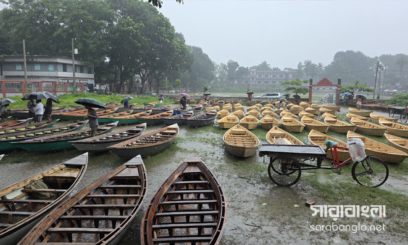 শরতেও জমজমাট শতবর্ষী ‘ঘিওর নৌকার হাট’ Boat Hat 2