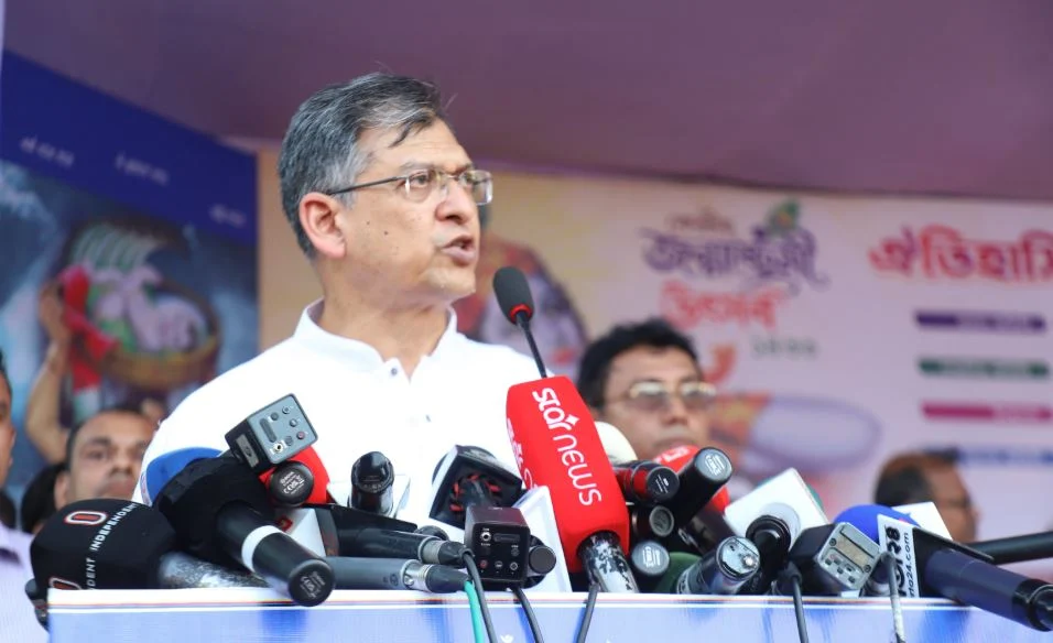 সংখ্যালঘু নয়, নাগরিক পরিচয়েই সবাই সমান অধিকার ভোগ করবে: স্বরাষ্ট্রমন্ত্রী শুক্রবার রাজধানীর ঢাকেশ্বরী মন্দির মেলাঙ্গনে জন্মাষ্টমী উৎসবের উদ্বোধনী অনুষ্ঠানে বক্তব্য দেন স্বরাষ্ট্রমন্ত্রী সালাহউদ্দিন আহমদ। ছবি : বাসস