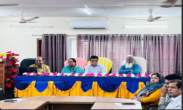 বাগেরহাট জেলা হাসপাতালের চিকিৎসা সেবা নিয়ে সমন্বয় সভা বুধবার সকালে হাসপাতালের সম্মেলন কক্ষে মাসিক সমন্বয় সভা অনুষ্ঠিত হয়। ছবি: বাসস