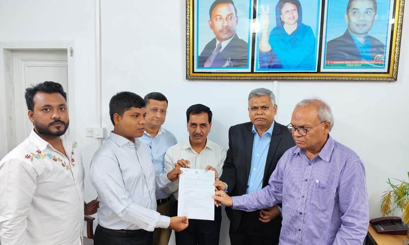 প্রধানমন্ত্রীর উদ্যোগে চাকরি পেলেন দৃষ্টিহীন রাবি শিক্ষার্থী Ru Student Job