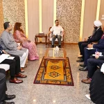 আজ সচিবালয়ে প্রধানমন্ত্রী তারেক রহমানের সঙ্গে তাঁর কার্যালয়ে কানাডার আন্তর্জাতিক উন্নয়নবিষয়ক প্রতিমন্ত্রী রণদীপ সরাইয়ের নেতৃত্বে একটি প্রতিনিধিদল সাক্ষাৎ করেন। ছবি: পিএমও